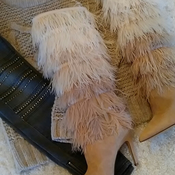 Ombre Feather Yeti Boot - Picture 6 of 7